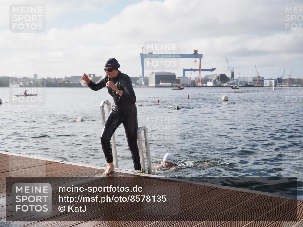 17.08.2025 - KN Förde Triathlon 2025 KatJ http://msf.ph/oto/8578135 17.08.2025 09:18:31 Schwimmen 174, 192, 250, 174, 185, 192, 250 meine-sportfotos.de