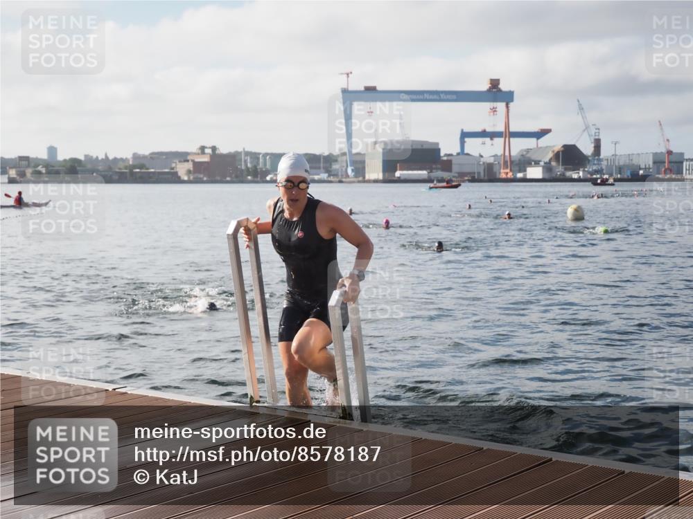 17.08.2025 - KN Förde Triathlon 2025 KatJ http://msf.ph/oto/8578187 17.08.2025 09:18:36 Schwimmen 192, 250, 174, 192, 250 meine-sportfotos.de