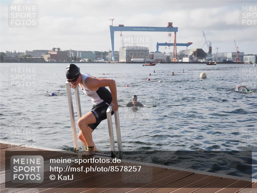 17.08.2025 - KN Förde Triathlon 2025 KatJ http://msf.ph/oto/8578257 17.08.2025 09:18:48 Schwimmen 153, 153, 250 meine-sportfotos.de