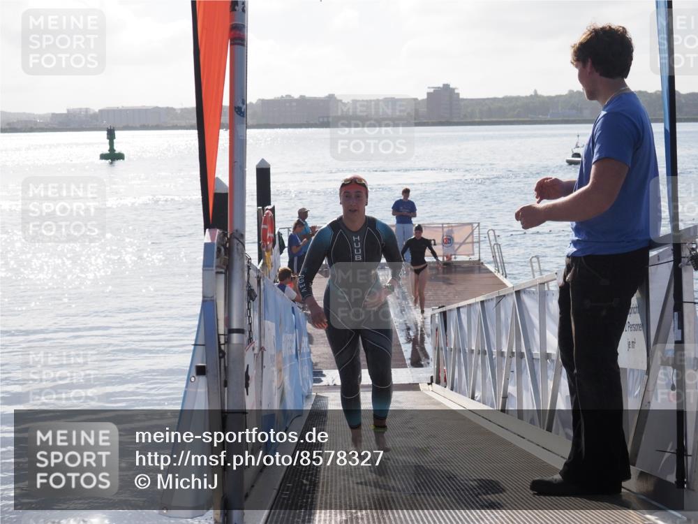 17.08.2025 - KN Förde Triathlon 2025 MichiJ http://msf.ph/oto/8578327 17.08.2025 09:15:41 Schwimmen 141, 149, 131 meine-sportfotos.de