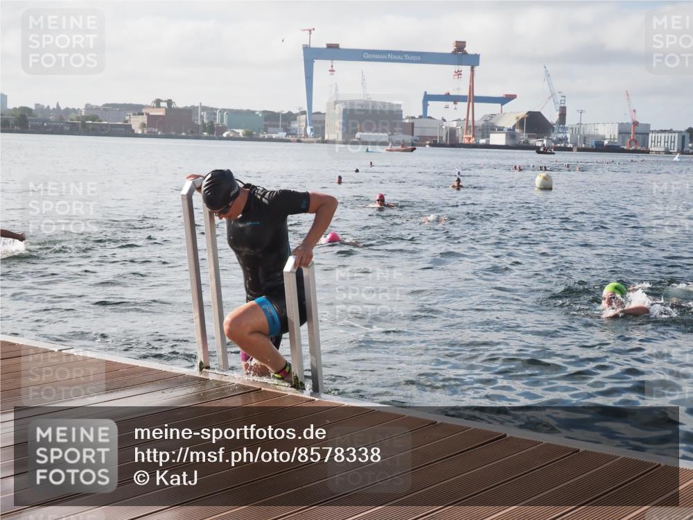 17.08.2025 - KN Förde Triathlon 2025 KatJ http://msf.ph/oto/8578338 17.08.2025 09:19:03 Schwimmen 173, 184, 220, 173, 184 meine-sportfotos.de