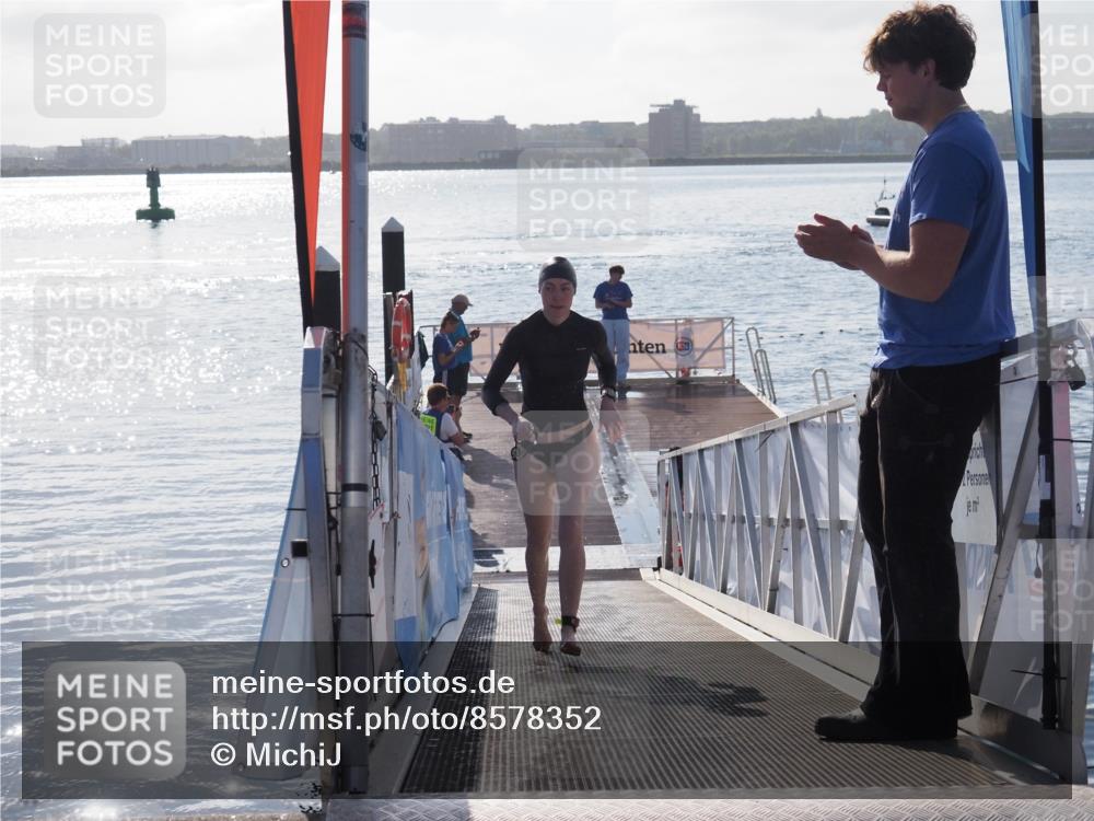 17.08.2025 - KN Förde Triathlon 2025 MichiJ http://msf.ph/oto/8578352 17.08.2025 09:15:46 Schwimmen 131, 141, 131 meine-sportfotos.de