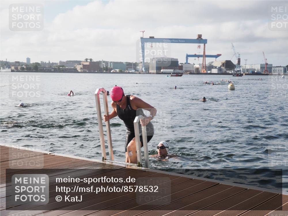 17.08.2025 - KN Förde Triathlon 2025 KatJ http://msf.ph/oto/8578532 17.08.2025 09:19:23 Schwimmen 183, 186, 187, 183, 187, 219, 220 meine-sportfotos.de