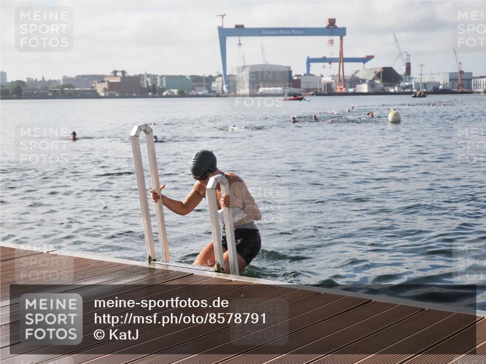 17.08.2025 - KN Förde Triathlon 2025 KatJ http://msf.ph/oto/8578791 17.08.2025 09:19:46 Schwimmen 163, 190, 202, 163, 190, 202 meine-sportfotos.de