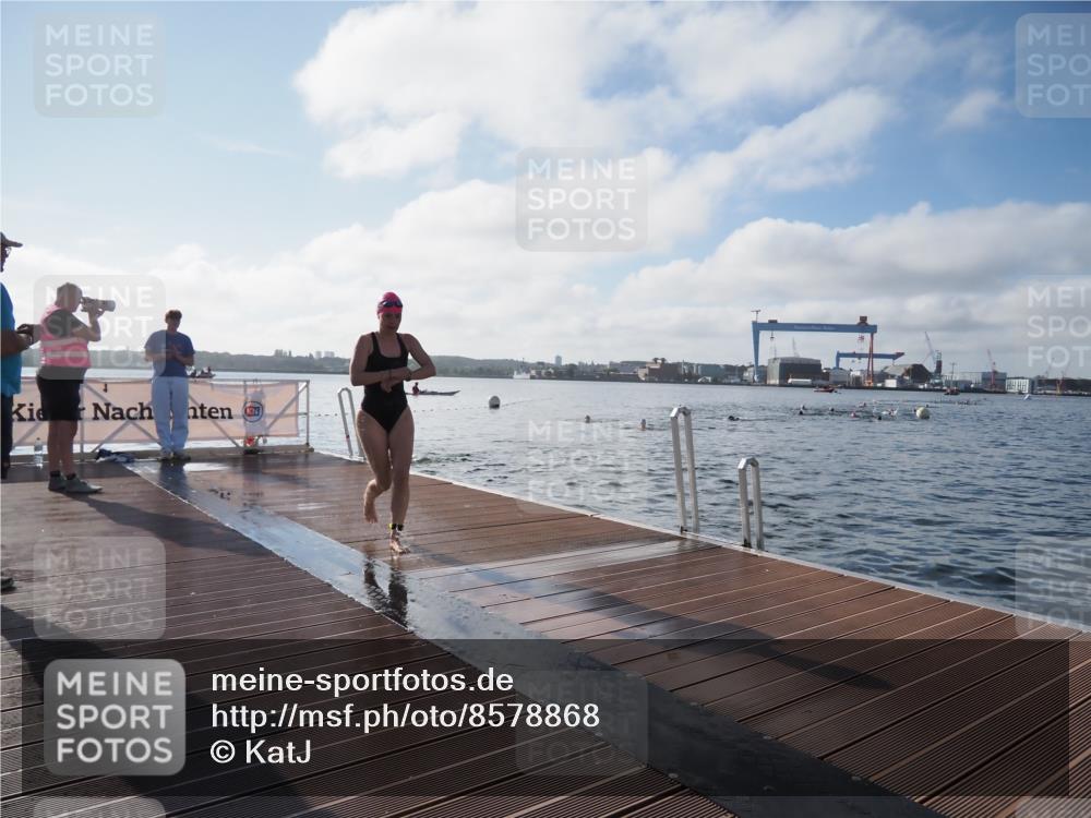 17.08.2025 - KN Förde Triathlon 2025 KatJ http://msf.ph/oto/8578868 17.08.2025 09:19:52 Schwimmen 163, 190, 195, 202, 163, 190, 202 meine-sportfotos.de