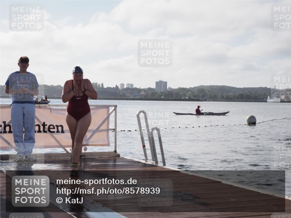 17.08.2025 - KN Förde Triathlon 2025 KatJ http://msf.ph/oto/8578939 17.08.2025 09:19:59 Schwimmen 195, 202, 163, 195, 202 meine-sportfotos.de