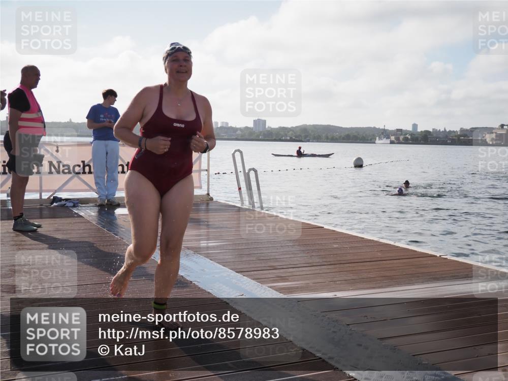 17.08.2025 - KN Förde Triathlon 2025 KatJ http://msf.ph/oto/8578983 17.08.2025 09:20:01 Schwimmen 195, 163, 195, 202 meine-sportfotos.de