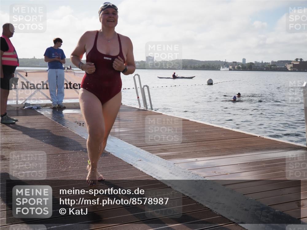 17.08.2025 - KN Förde Triathlon 2025 KatJ http://msf.ph/oto/8578987 17.08.2025 09:20:01 Schwimmen 195, 163, 195, 202 meine-sportfotos.de