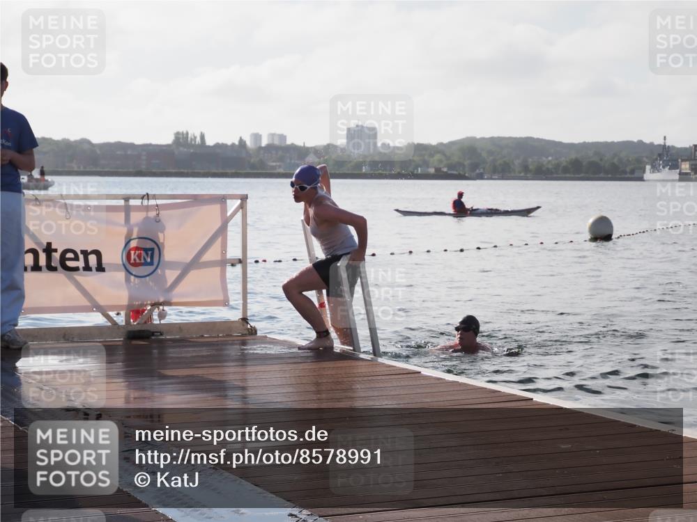 17.08.2025 - KN Förde Triathlon 2025 KatJ http://msf.ph/oto/8578991 17.08.2025 09:20:12 Schwimmen 179, 196, 179, 195, 196 meine-sportfotos.de