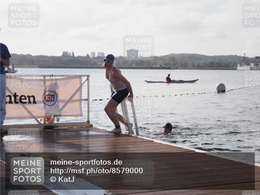 17.08.2025 - KN Förde Triathlon 2025 KatJ http://msf.ph/oto/8579000 17.08.2025 09:20:12 Schwimmen 179, 196, 179, 195, 196 meine-sportfotos.de