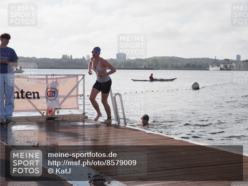 17.08.2025 - KN Förde Triathlon 2025 KatJ http://msf.ph/oto/8579009 17.08.2025 09:20:12 Schwimmen 179, 196, 179, 195, 196 meine-sportfotos.de