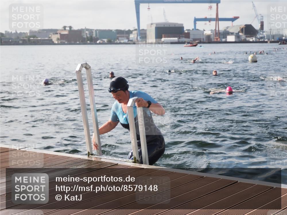 17.08.2025 - KN Förde Triathlon 2025 KatJ http://msf.ph/oto/8579148 17.08.2025 09:20:26 Schwimmen 196, 211, 240, 179, 196, 211 meine-sportfotos.de