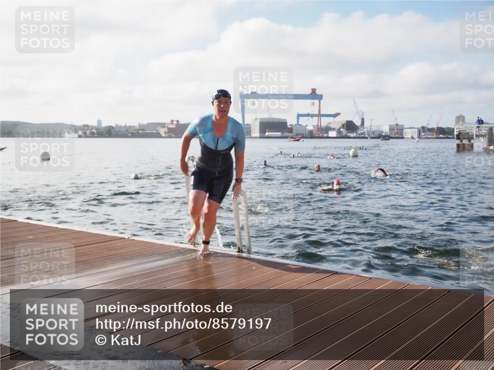 17.08.2025 - KN Förde Triathlon 2025 KatJ http://msf.ph/oto/8579197 17.08.2025 09:20:28 Schwimmen 188, 211, 240, 241, 196, 211, 240 meine-sportfotos.de