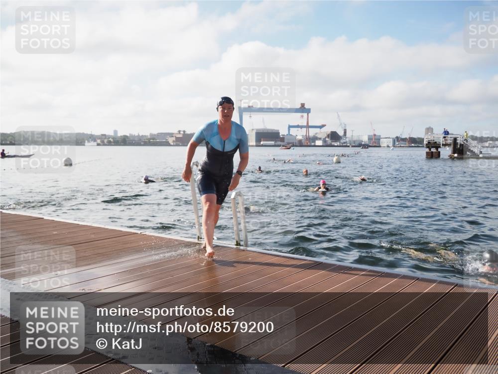 17.08.2025 - KN Förde Triathlon 2025 KatJ http://msf.ph/oto/8579200 17.08.2025 09:20:28 Schwimmen 188, 211, 240, 241, 196, 211, 240 meine-sportfotos.de