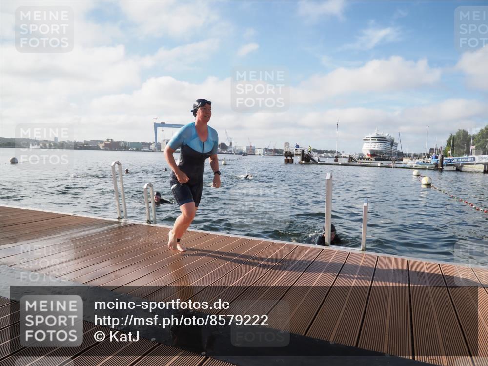 17.08.2025 - KN Förde Triathlon 2025 KatJ http://msf.ph/oto/8579222 17.08.2025 09:20:29 Schwimmen 188, 211, 240, 241, 196, 211, 240 meine-sportfotos.de