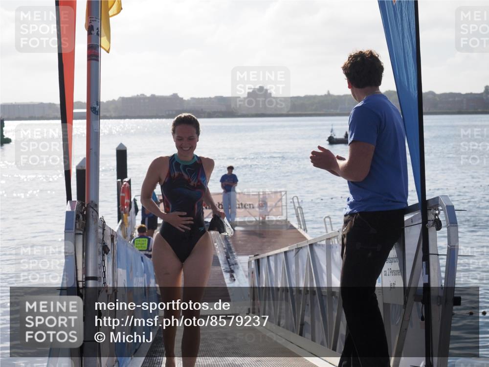 17.08.2025 - KN Förde Triathlon 2025 MichiJ http://msf.ph/oto/8579237 17.08.2025 09:16:53 Schwimmen 172, 176 meine-sportfotos.de