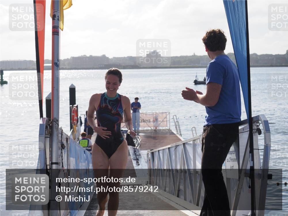 17.08.2025 - KN Förde Triathlon 2025 MichiJ http://msf.ph/oto/8579242 17.08.2025 09:16:53 Schwimmen 172, 176 meine-sportfotos.de