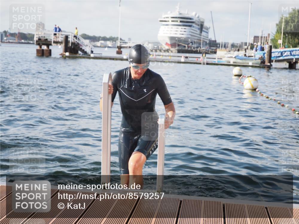 17.08.2025 - KN Förde Triathlon 2025 KatJ http://msf.ph/oto/8579257 17.08.2025 09:20:34 Schwimmen 188, 211, 228, 240, 241, 188, 211, 240, 241 meine-sportfotos.de