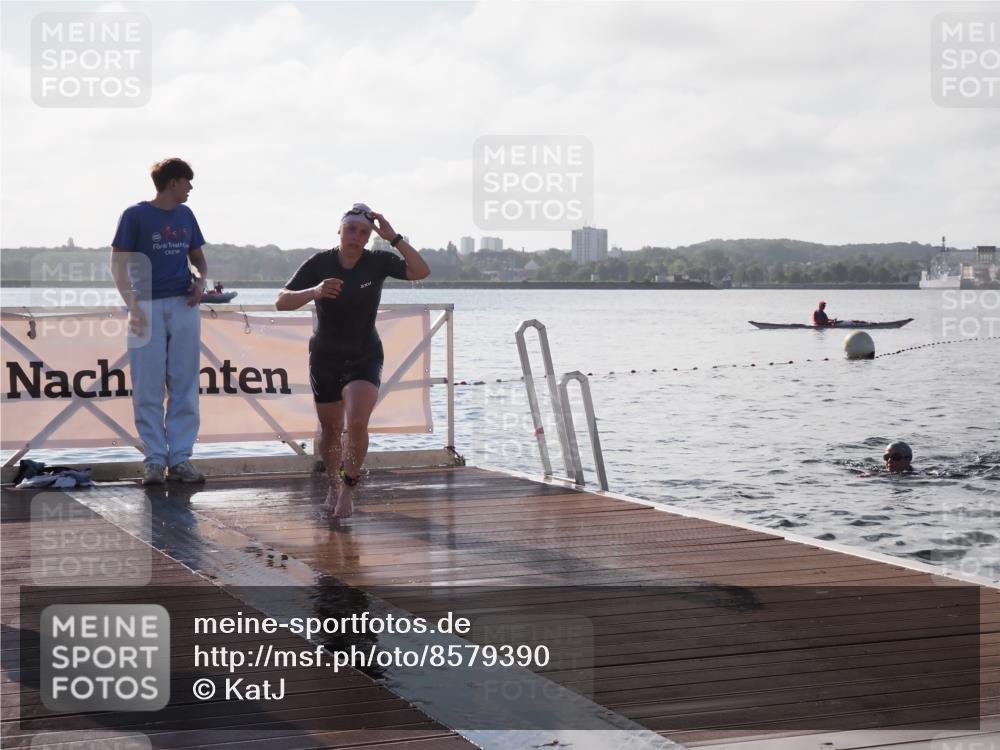 17.08.2025 - KN Förde Triathlon 2025 KatJ http://msf.ph/oto/8579390 17.08.2025 09:20:43 Schwimmen 188, 197, 228, 241, 188, 197, 228, 240, 241 meine-sportfotos.de