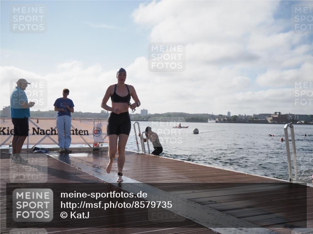 17.08.2025 - KN Förde Triathlon 2025 KatJ http://msf.ph/oto/8579735 17.08.2025 09:21:20 Schwimmen 171, 194, 201, 171, 201 meine-sportfotos.de