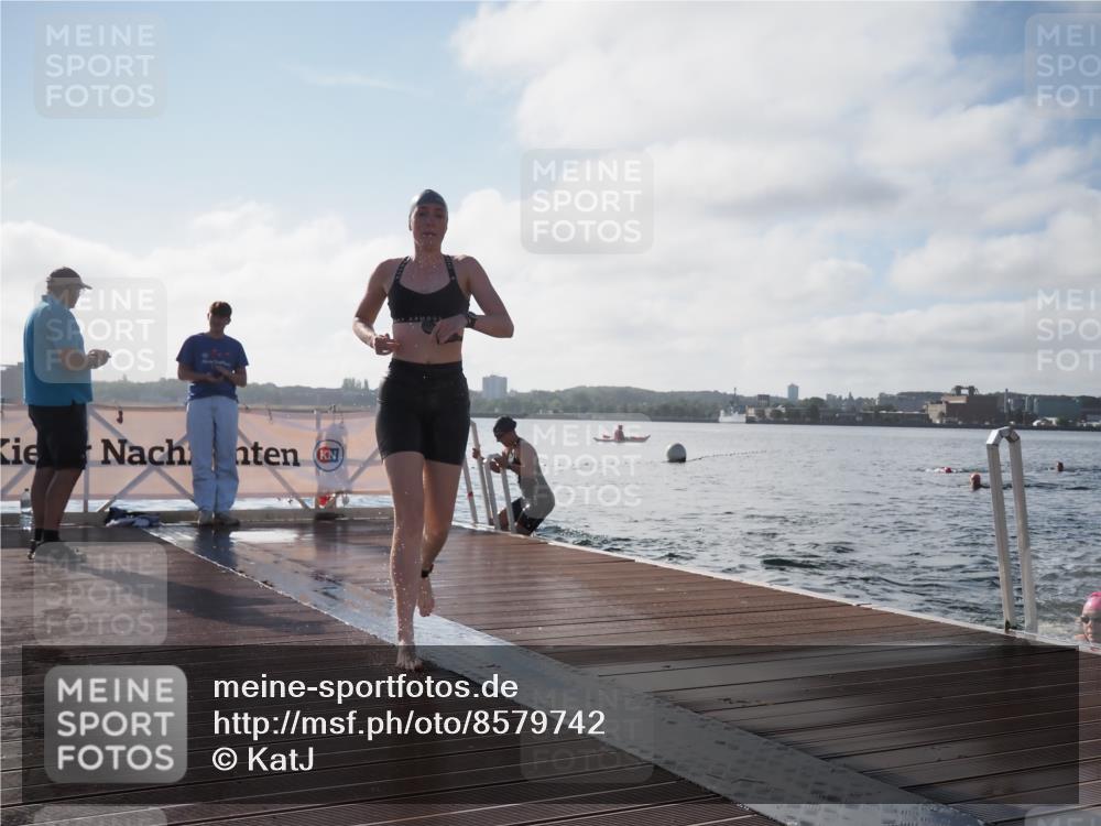 17.08.2025 - KN Förde Triathlon 2025 KatJ http://msf.ph/oto/8579742 17.08.2025 09:21:20 Schwimmen 171, 194, 201, 171, 201 meine-sportfotos.de