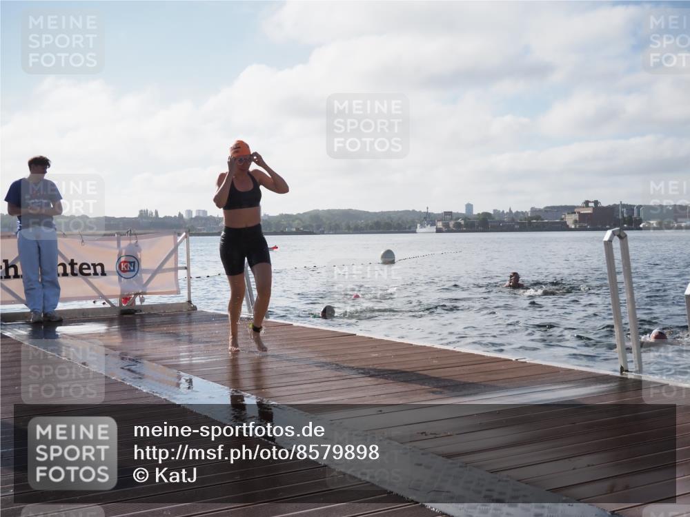 17.08.2025 - KN Förde Triathlon 2025 KatJ http://msf.ph/oto/8579898 17.08.2025 09:21:47 Schwimmen 212, 215, 244, 244 meine-sportfotos.de