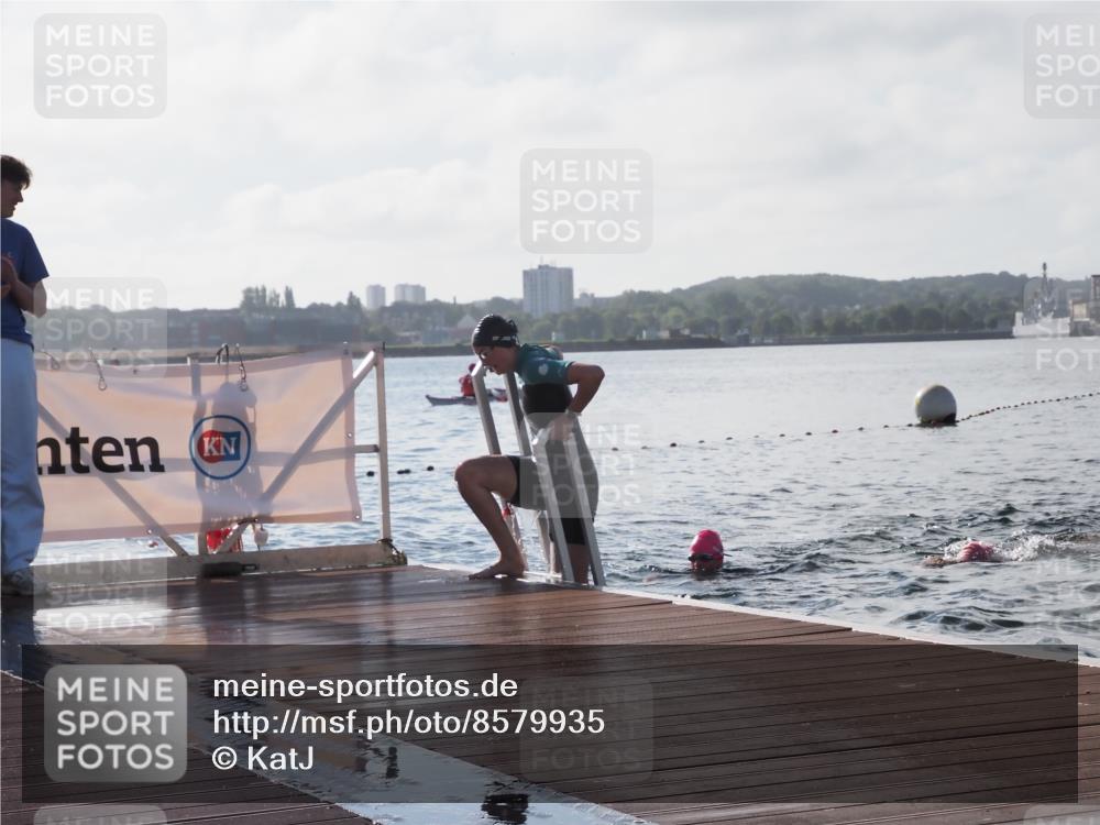 17.08.2025 - KN Förde Triathlon 2025 KatJ http://msf.ph/oto/8579935 17.08.2025 09:21:52 Schwimmen 212, 215, 242, 244, 212, 215, 244 meine-sportfotos.de