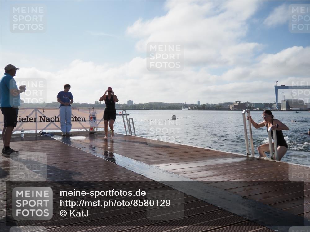 17.08.2025 - KN Förde Triathlon 2025 KatJ http://msf.ph/oto/8580129 17.08.2025 09:22:08 Schwimmen 208, 210, 213, 224, 242, 210, 212, 213, 215, 224, 242 meine-sportfotos.de