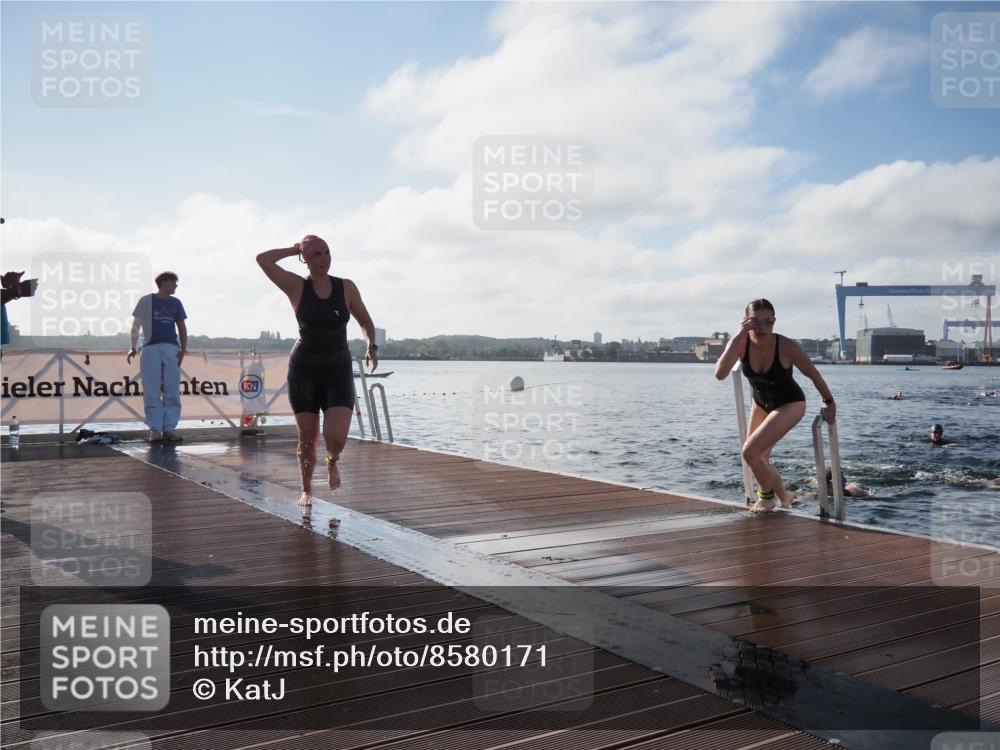 17.08.2025 - KN Förde Triathlon 2025 KatJ http://msf.ph/oto/8580171 17.08.2025 09:22:09 Schwimmen 208, 210, 213, 224, 210, 212, 213, 215, 224, 242 meine-sportfotos.de