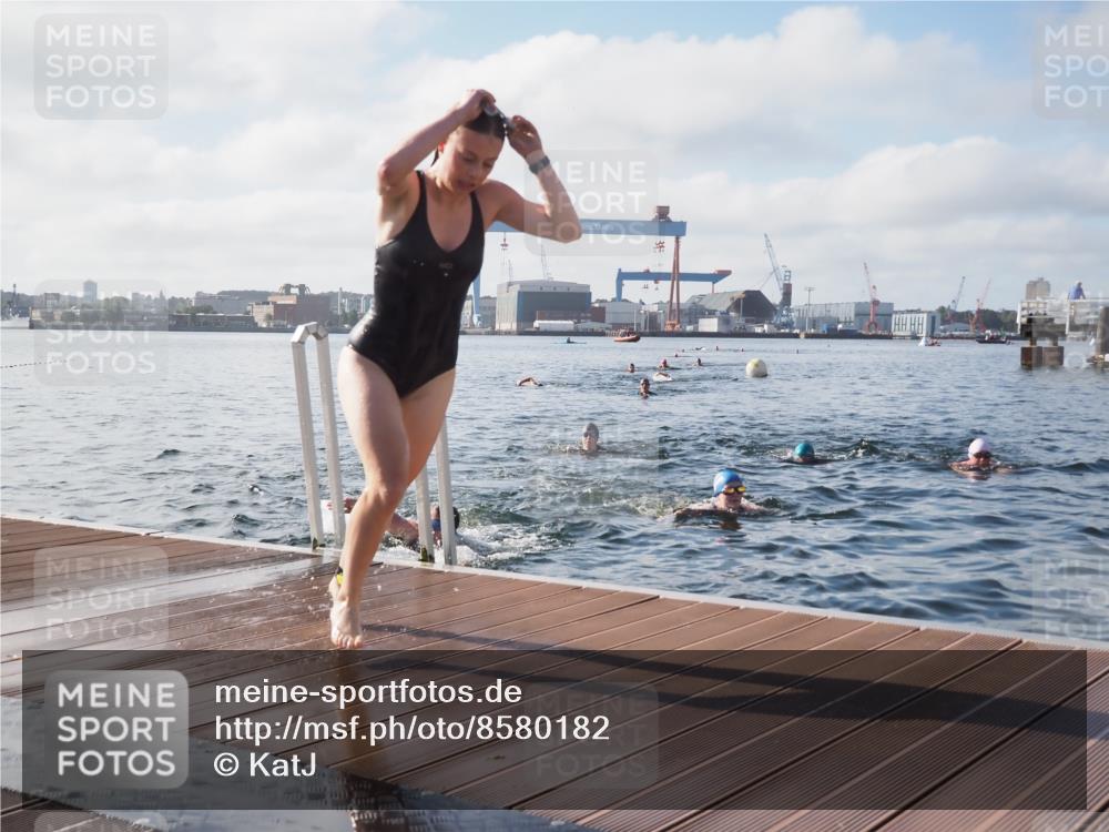 17.08.2025 - KN Förde Triathlon 2025 KatJ http://msf.ph/oto/8580182 17.08.2025 09:22:10 Schwimmen 111, 208, 210, 213, 224, 210, 213, 215, 224, 242 meine-sportfotos.de