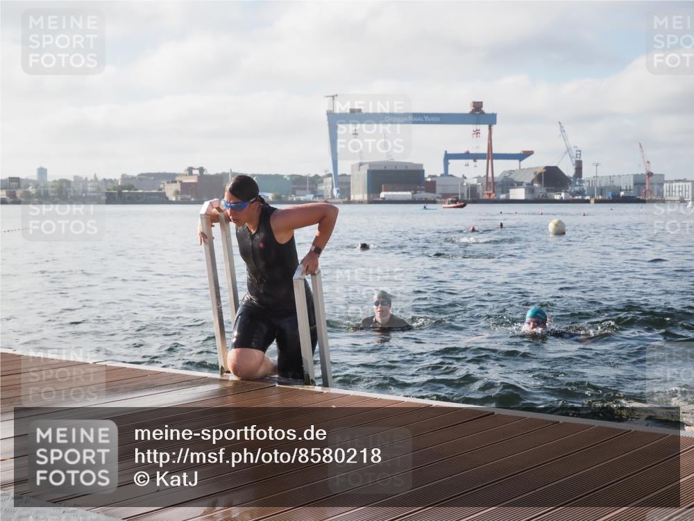 17.08.2025 - KN Förde Triathlon 2025 KatJ http://msf.ph/oto/8580218 17.08.2025 09:22:15 Schwimmen 111, 208, 213, 224, 111, 208, 210, 213, 224 meine-sportfotos.de