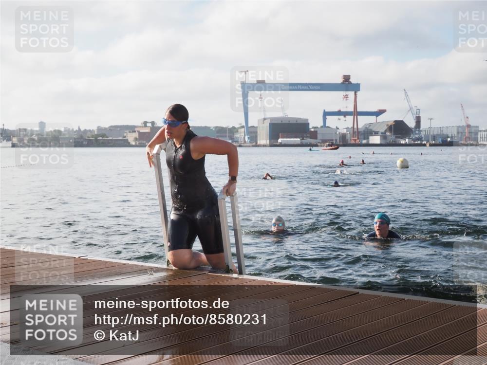 17.08.2025 - KN Förde Triathlon 2025 KatJ http://msf.ph/oto/8580231 17.08.2025 09:22:15 Schwimmen 111, 208, 213, 224, 111, 208, 210, 213, 224 meine-sportfotos.de