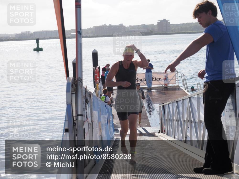 17.08.2025 - KN Förde Triathlon 2025 MichiJ http://msf.ph/oto/8580238 17.08.2025 09:18:11 Schwimmen 175, 182, 189, 185, 189, 254 meine-sportfotos.de