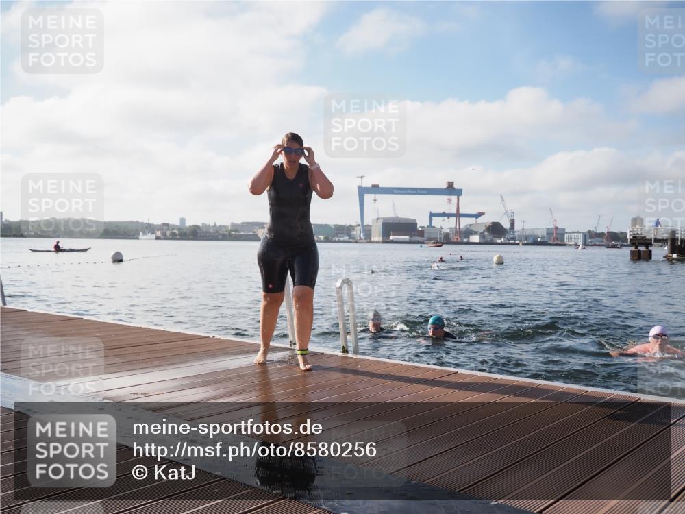 17.08.2025 - KN Förde Triathlon 2025 KatJ http://msf.ph/oto/8580256 17.08.2025 09:22:17 Schwimmen 111, 208, 213, 111, 208, 213, 224 meine-sportfotos.de