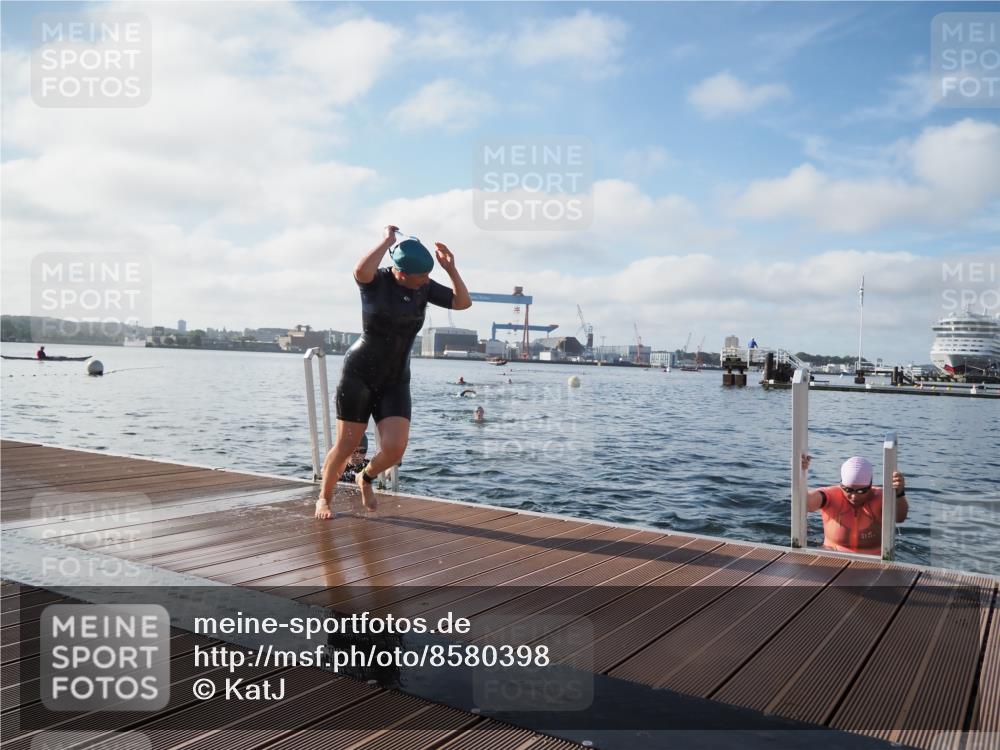17.08.2025 - KN Förde Triathlon 2025 KatJ http://msf.ph/oto/8580398 17.08.2025 09:22:26 Schwimmen 111, 208, 221, 235, 111, 208, 221, 235 meine-sportfotos.de