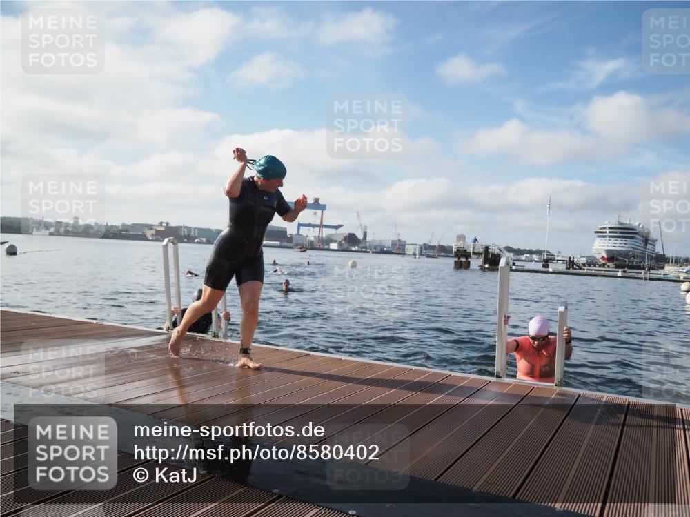 17.08.2025 - KN Förde Triathlon 2025 KatJ http://msf.ph/oto/8580402 17.08.2025 09:22:26 Schwimmen 111, 208, 221, 235, 111, 208, 221, 235 meine-sportfotos.de