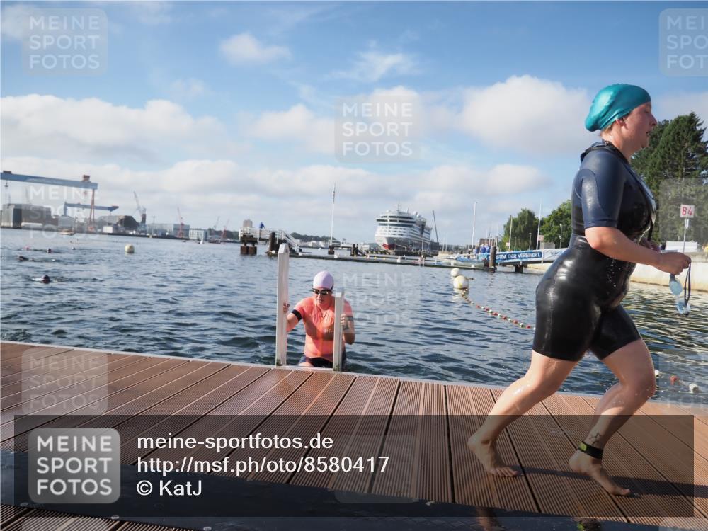 17.08.2025 - KN Förde Triathlon 2025 KatJ http://msf.ph/oto/8580417 17.08.2025 09:22:27 Schwimmen 111, 221, 235, 111, 208, 221, 235 meine-sportfotos.de