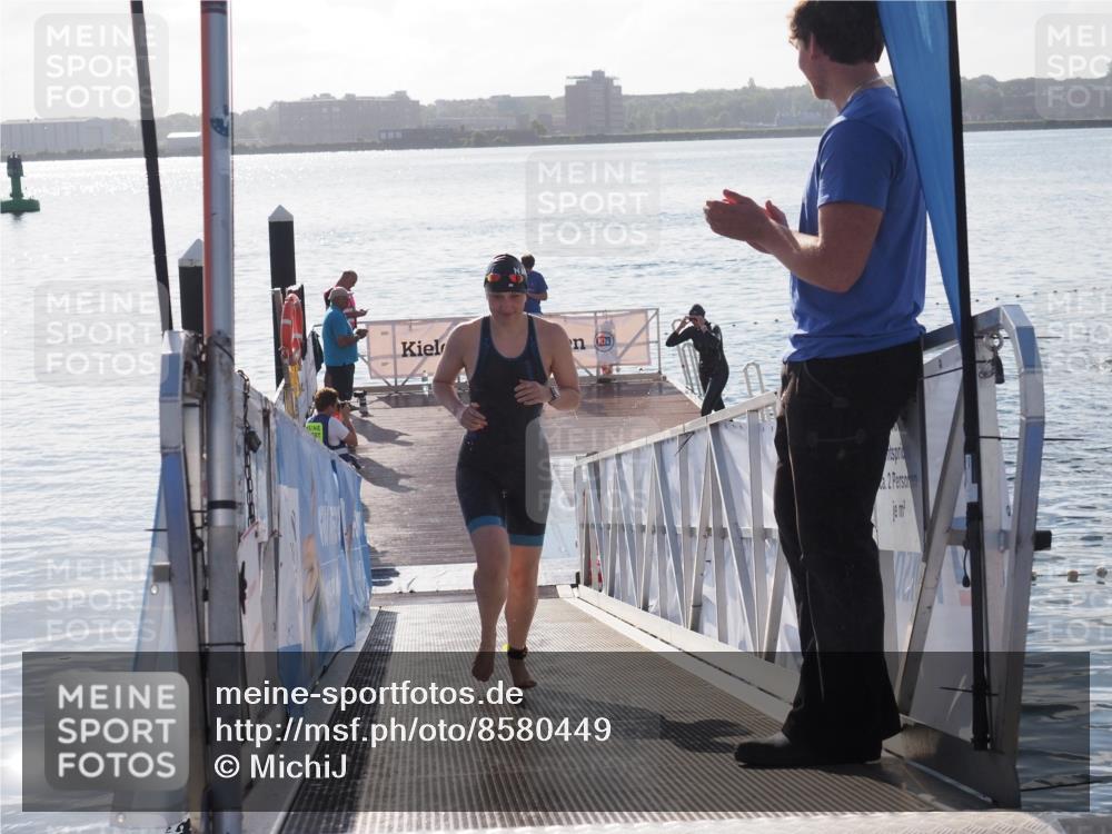 17.08.2025 - KN Förde Triathlon 2025 MichiJ http://msf.ph/oto/8580449 17.08.2025 09:18:31 Schwimmen 174, 185, 174, 192, 250 meine-sportfotos.de