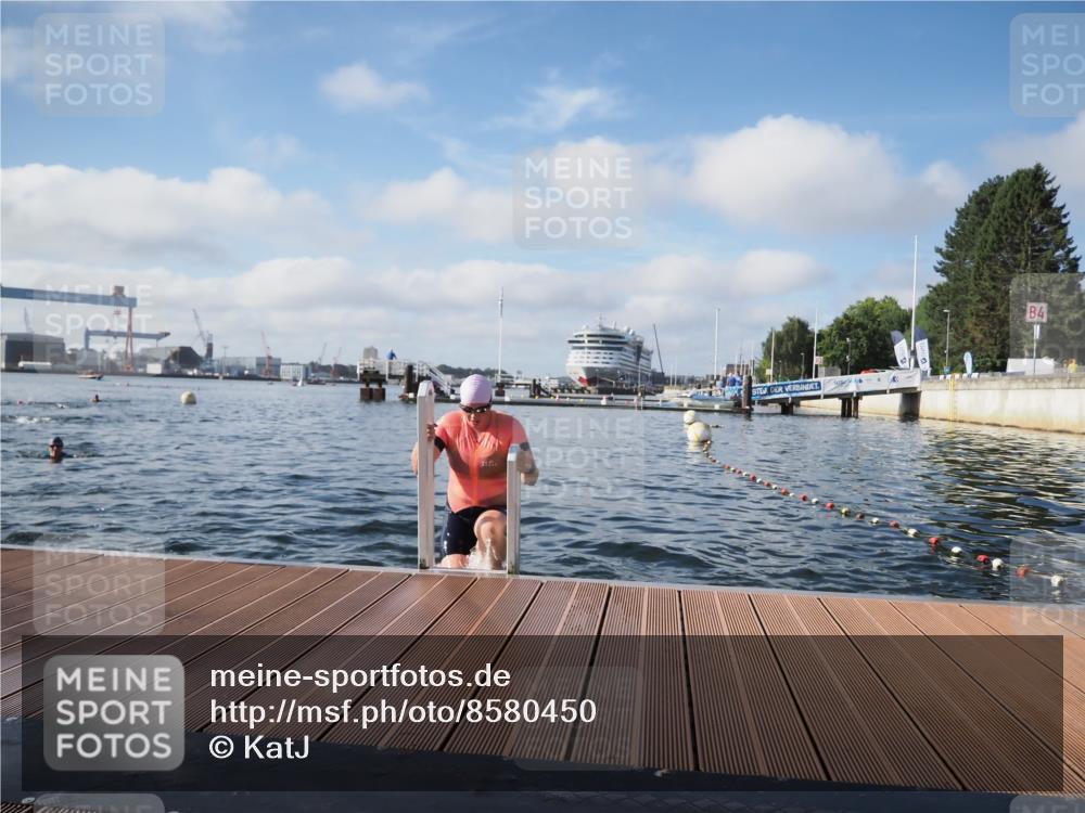 17.08.2025 - KN Förde Triathlon 2025 KatJ http://msf.ph/oto/8580450 17.08.2025 09:22:28 Schwimmen 111, 221, 235, 111, 208, 221, 235 meine-sportfotos.de