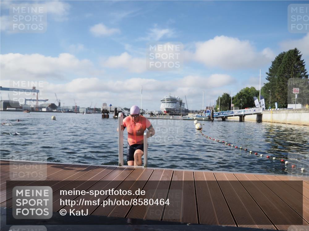 17.08.2025 - KN Förde Triathlon 2025 KatJ http://msf.ph/oto/8580464 17.08.2025 09:22:29 Schwimmen 221, 235, 111, 208, 221, 235 meine-sportfotos.de