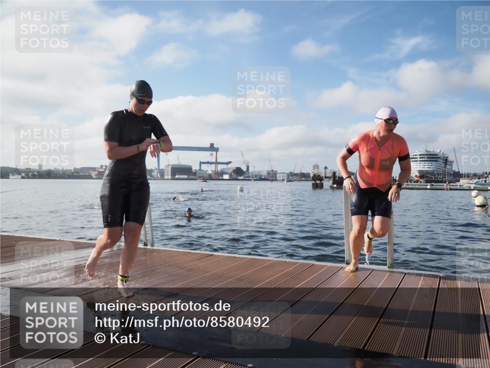17.08.2025 - KN Förde Triathlon 2025 KatJ http://msf.ph/oto/8580492 17.08.2025 09:22:30 Schwimmen 221, 235, 111, 208, 221, 235 meine-sportfotos.de
