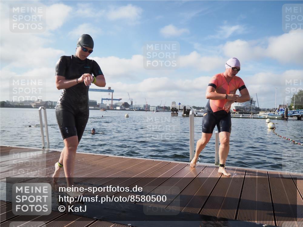 17.08.2025 - KN Förde Triathlon 2025 KatJ http://msf.ph/oto/8580500 17.08.2025 09:22:30 Schwimmen 221, 235, 111, 208, 221, 235 meine-sportfotos.de
