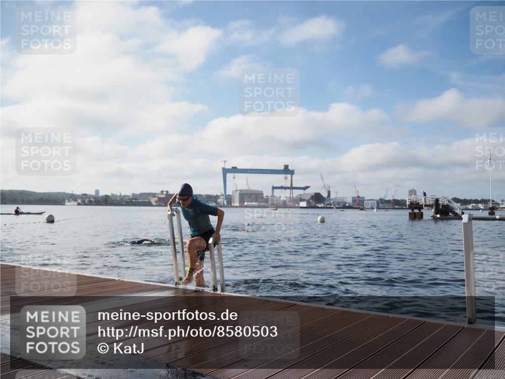 17.08.2025 - KN Förde Triathlon 2025 KatJ http://msf.ph/oto/8580503 17.08.2025 09:22:41 Schwimmen 246, 249, 221, 235, 246, 249 meine-sportfotos.de
