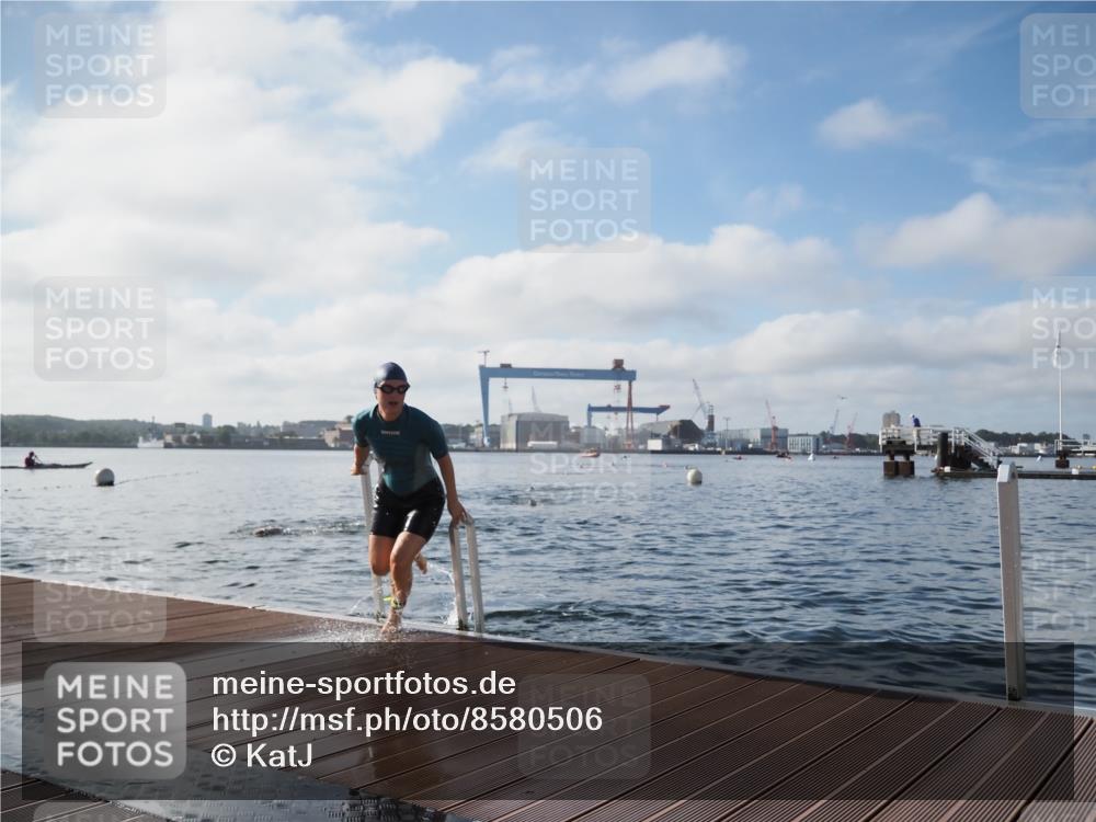 17.08.2025 - KN Förde Triathlon 2025 KatJ http://msf.ph/oto/8580506 17.08.2025 09:22:41 Schwimmen 246, 249, 221, 235, 246, 249 meine-sportfotos.de