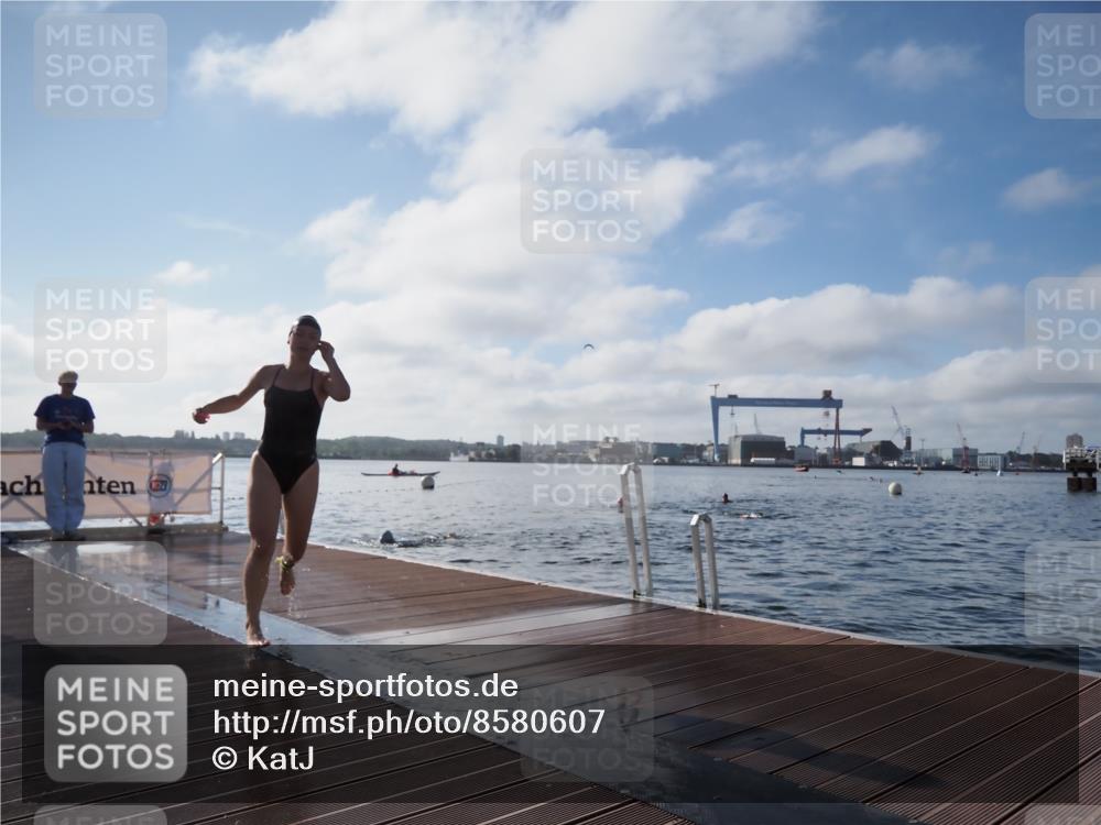 17.08.2025 - KN Förde Triathlon 2025 KatJ http://msf.ph/oto/8580607 17.08.2025 09:22:47 Schwimmen 234, 246, 249, 246, 249 meine-sportfotos.de