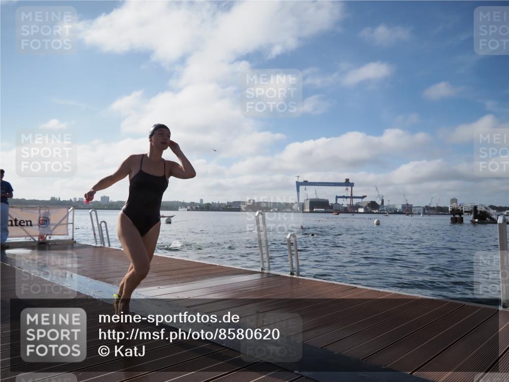 17.08.2025 - KN Förde Triathlon 2025 KatJ http://msf.ph/oto/8580620 17.08.2025 09:22:48 Schwimmen 234, 246, 249, 246, 249 meine-sportfotos.de