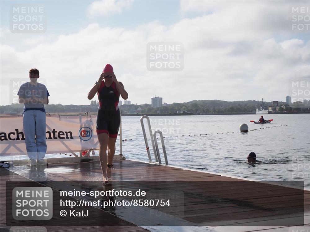 17.08.2025 - KN Förde Triathlon 2025 KatJ http://msf.ph/oto/8580754 17.08.2025 09:23:10 Schwimmen 225, 237, 225, 234, 237 meine-sportfotos.de