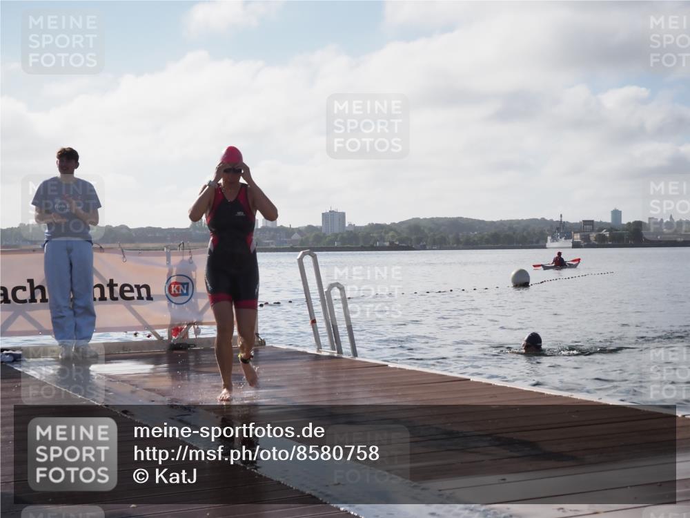 17.08.2025 - KN Förde Triathlon 2025 KatJ http://msf.ph/oto/8580758 17.08.2025 09:23:10 Schwimmen 225, 237, 225, 234, 237 meine-sportfotos.de