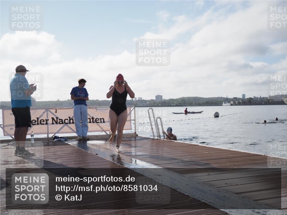 17.08.2025 - KN Förde Triathlon 2025 KatJ http://msf.ph/oto/8581034 17.08.2025 09:24:31 Schwimmen 118, 243, 118, 243 meine-sportfotos.de