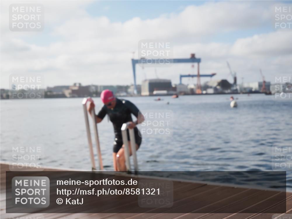 17.08.2025 - KN Förde Triathlon 2025 KatJ http://msf.ph/oto/8581321 17.08.2025 09:25:10 Schwimmen 199, 248, 199, 248, 251 meine-sportfotos.de